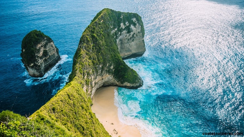 Depuis les années 70, Bali est l'une des îles qui attire le plus les touristes. Avec son eau turquoise et ses plages de sable fins, l'île contient des plages aussi divines les une que les autres. Il y en a pour tout les goûts, vous n'aurez qu'à suivre vos envie et profiter de votre voyage de noce.