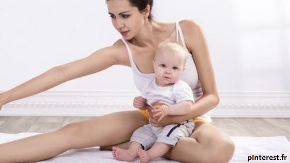 La jeune maman doit reprendre après accouchement une activité sportive progressivement pour travailler les abdos, les fessiers, la poitrine, et le dos.